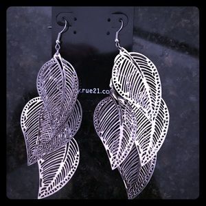 NWT Silver Leaf Fashion Earrings